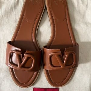 Beautiful cognac color slides with a v logo